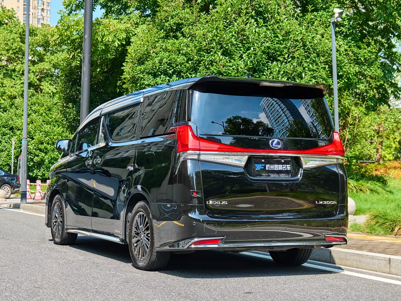 Toyota Vellfire 2021 Crown Hybrid 2.5L HV Premium Edition фото 7