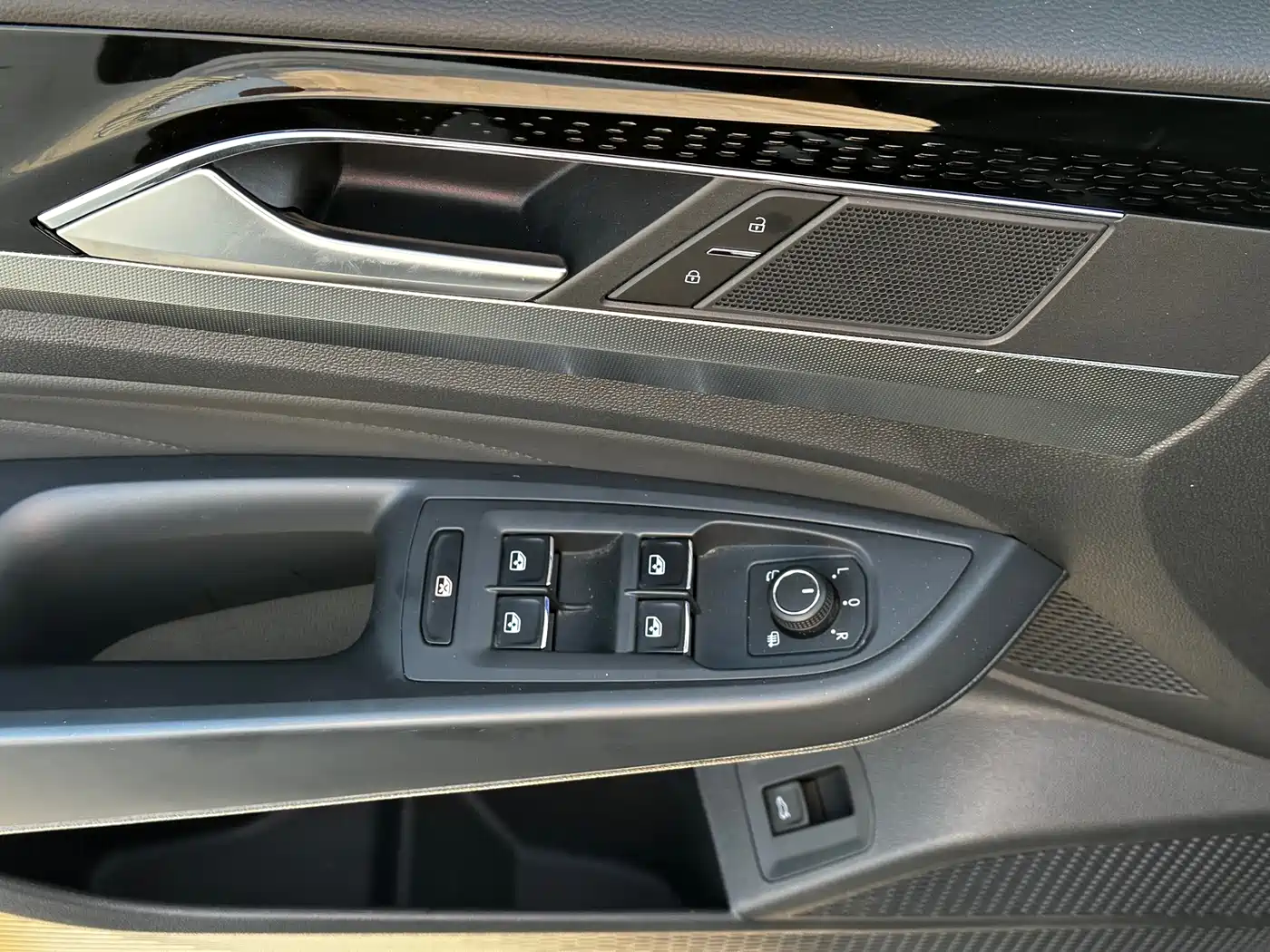Volkswagen Passat 2022 330TSI Luxury Edition фото 9