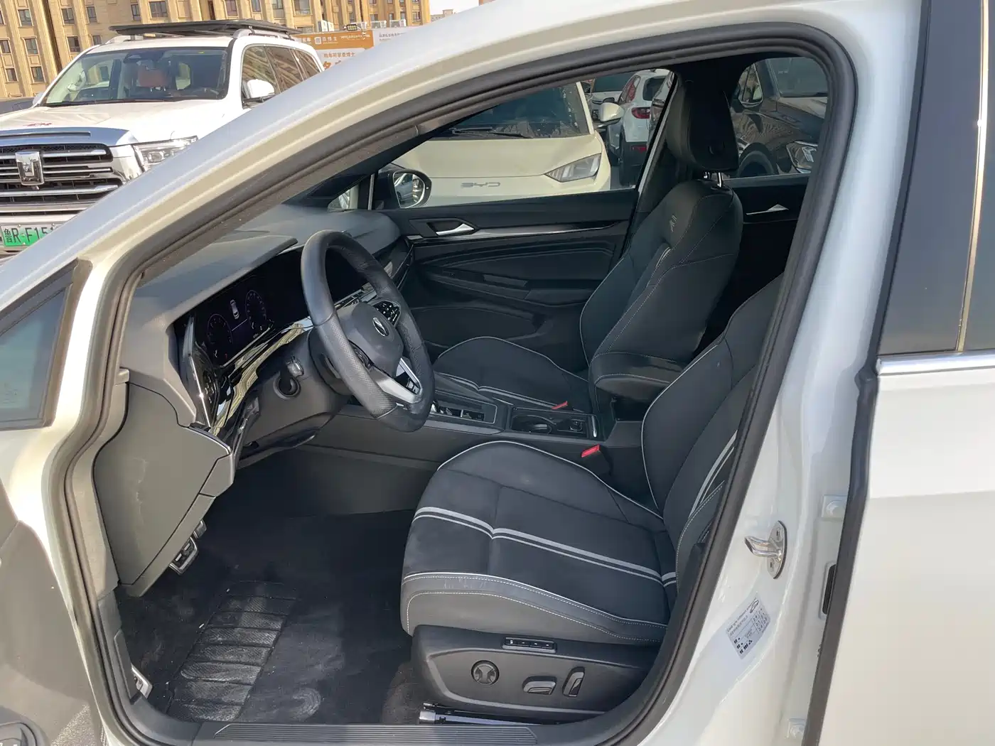 Volkswagen Golf 2021 280TSI DSG R-Line фото 6