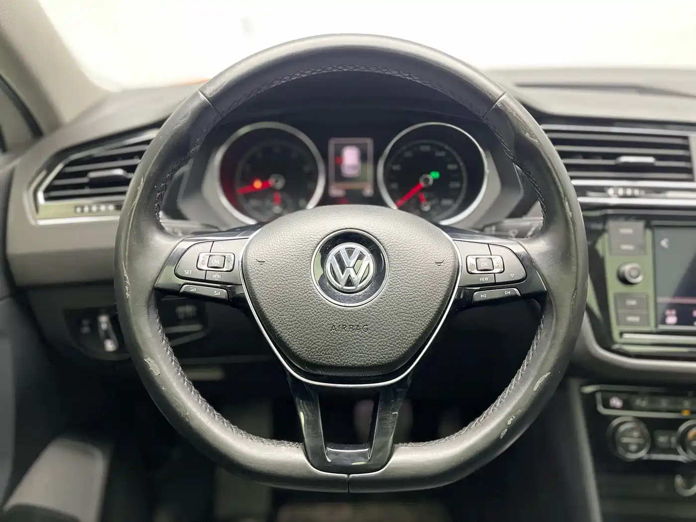 Volkswagen Tiguan L 2018 Facelift 330TSI Automatic 2WD Luxury Edition фото 8