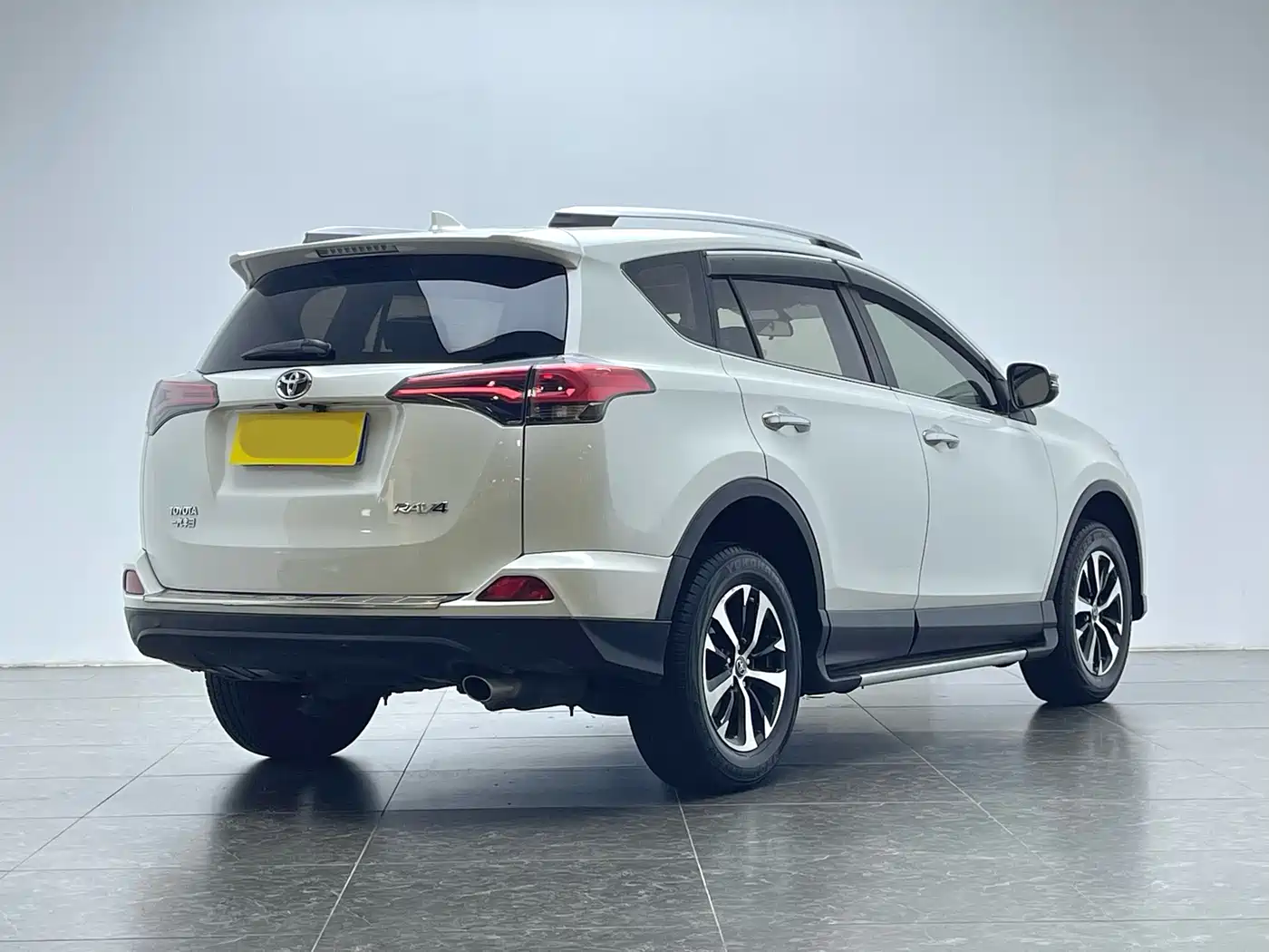 Toyota RAV4 Rongfang 2016 2.0L CVT 2WD Trend (China V) фото 4