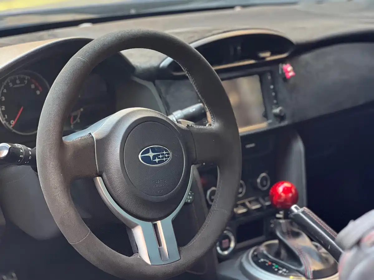 Subaru BRZ 2013 2.0i Automatic Luxury фото 17
