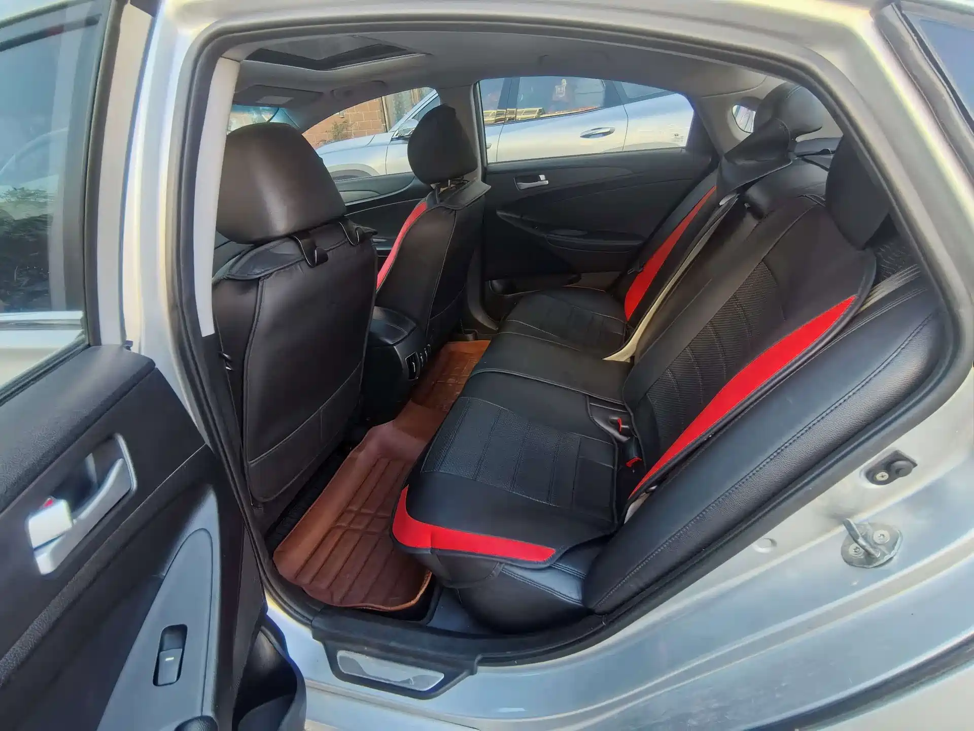 Photo 9 - Hyundai Sonata