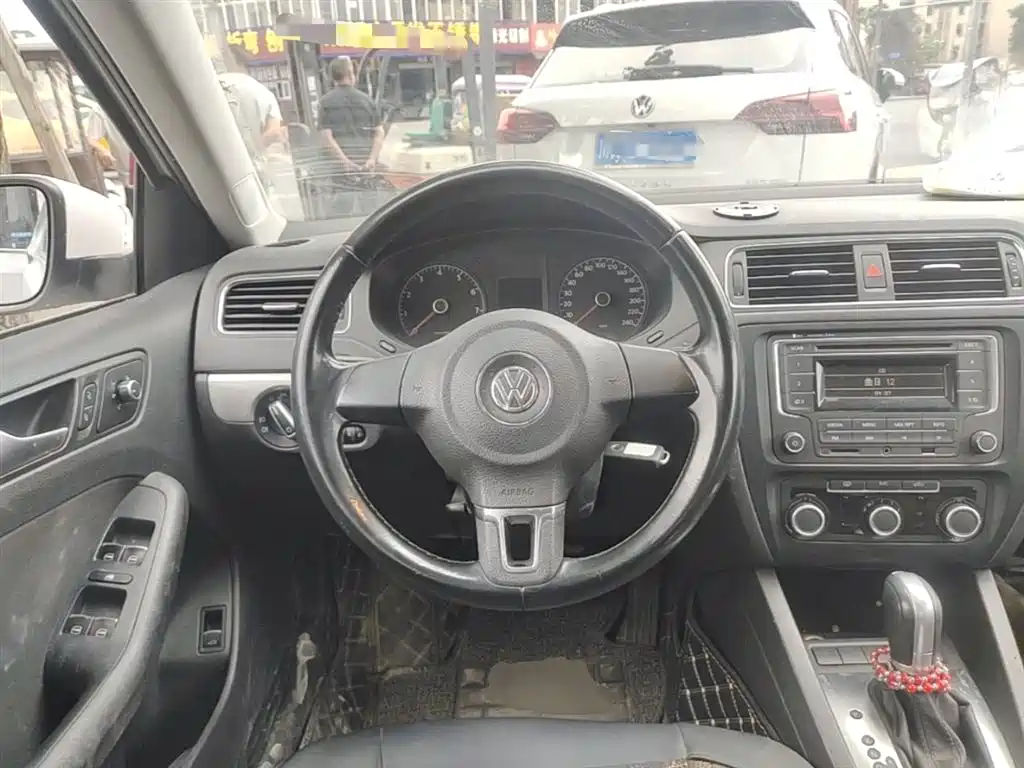 Volkswagen Sagitar 2014 Facelift 1.6L Automatic Leading Version фото 11