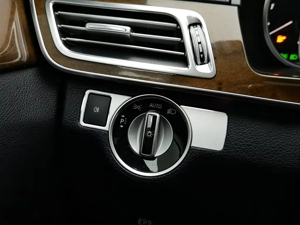 Mercedes-Benz E-Class 2015 E 260 L фото 21