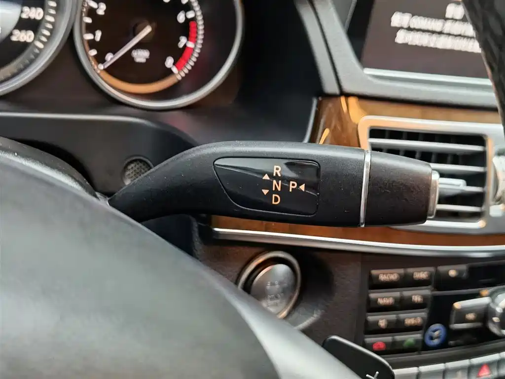 Mercedes-Benz E-Class 2015 E 260 L фото 13