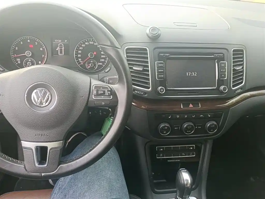 Volkswagen Sharan 2014 2.0TSI Comfort фото 10