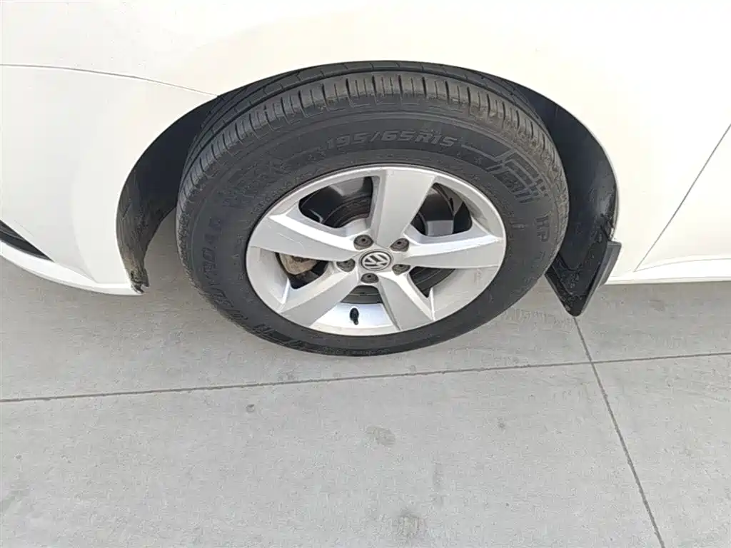 Volkswagen Lavida 2015 1.6L Automatic Trend Edition фото 23