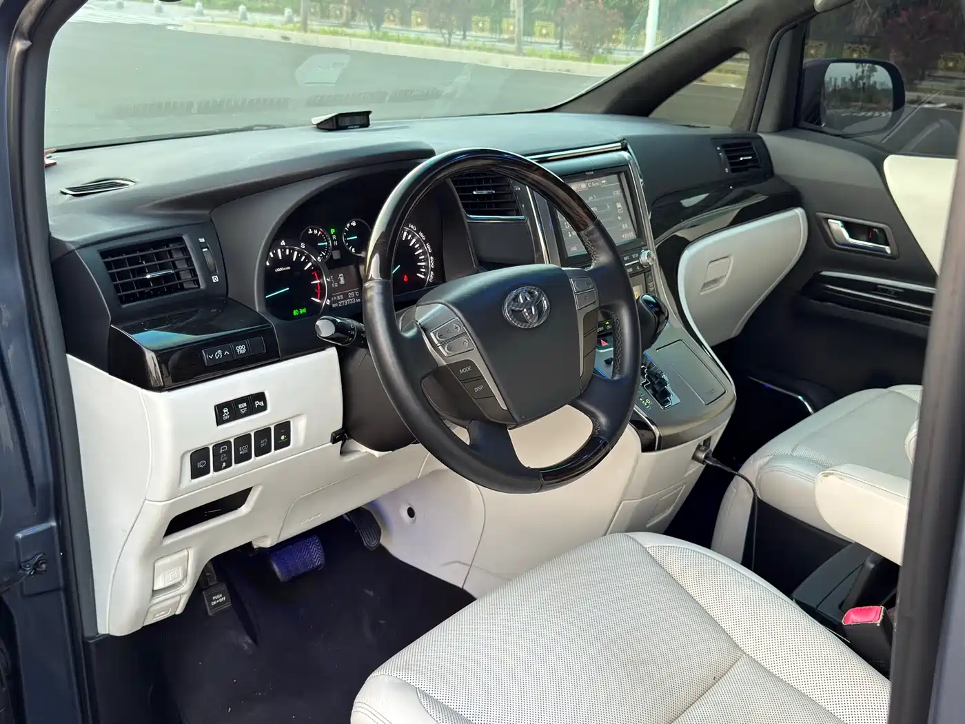 Toyota Alphard 2011 3.5L Luxury Edition фото 9
