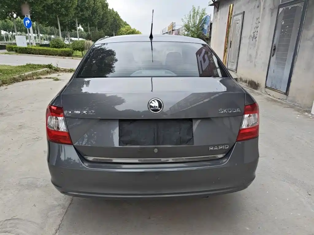 Photo 6 - Škoda Rapid