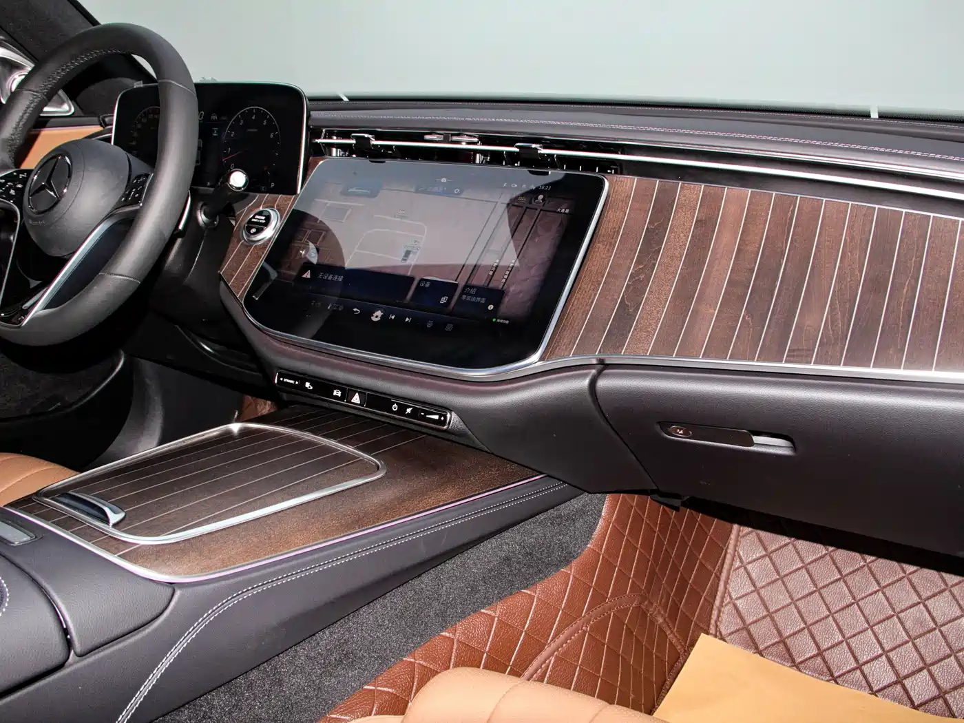 Mercedes-Benz E-Class 2025 E 300 L Fashion фото 29