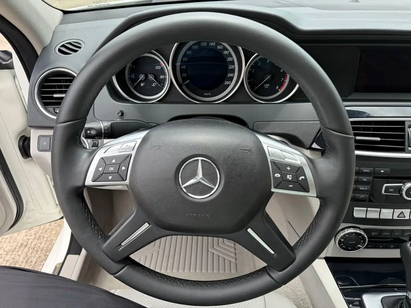 Mercedes-Benz C-Class 2013 C 180 Classic Grand Edition фото 7