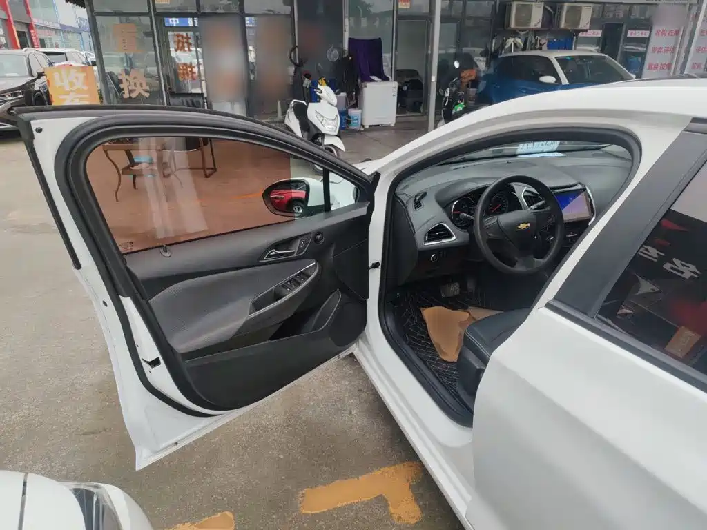 Chevrolet Cruze 2018 2018 320 Automatic Pioneer Sunroof Edition