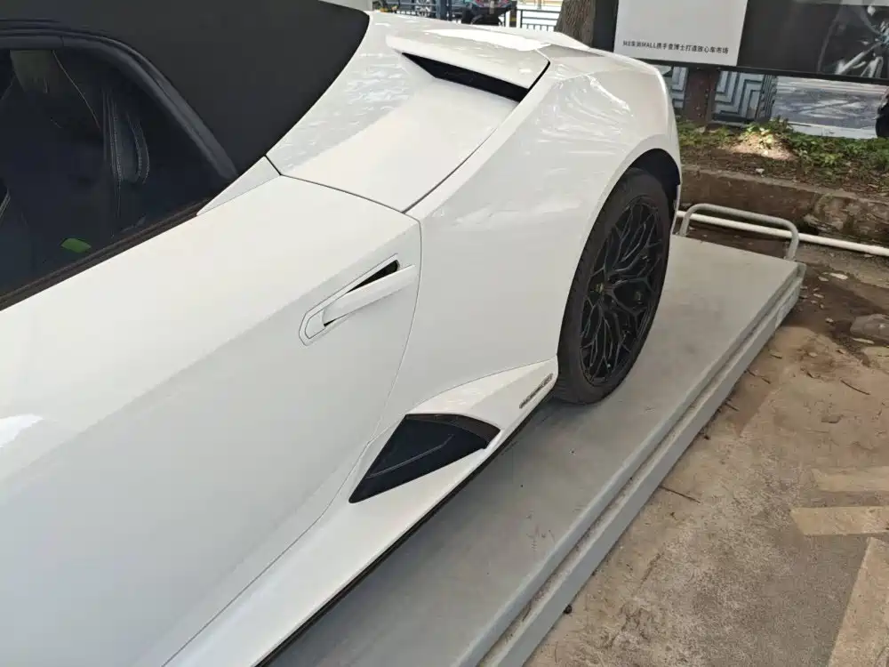 LAMBORGHINI HURACÁN