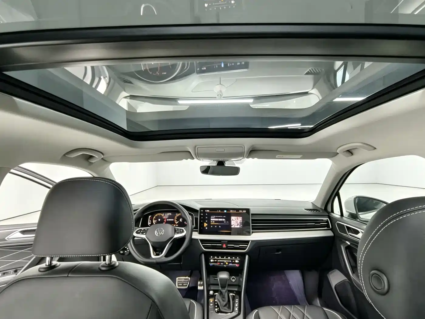 Volkswagen Tiguan L 2024 330TSI Automatic 2WD R-Line Premium Enjoyment Edition фото 10