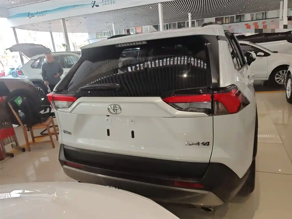 Toyota RAV4 Rongfang 2023 2.0L CVT FWD Style Plus Edition фото 6