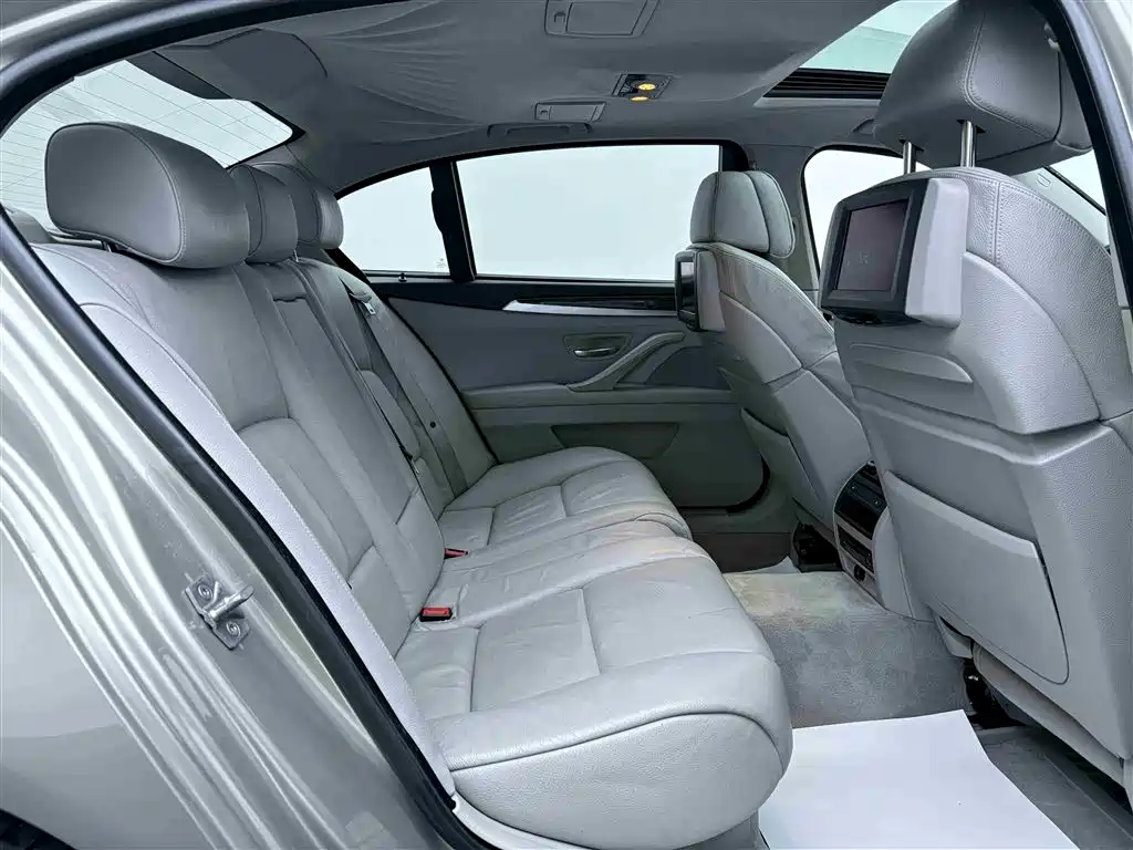 BMW 5 Series 2011 535Li Luxury фото 13