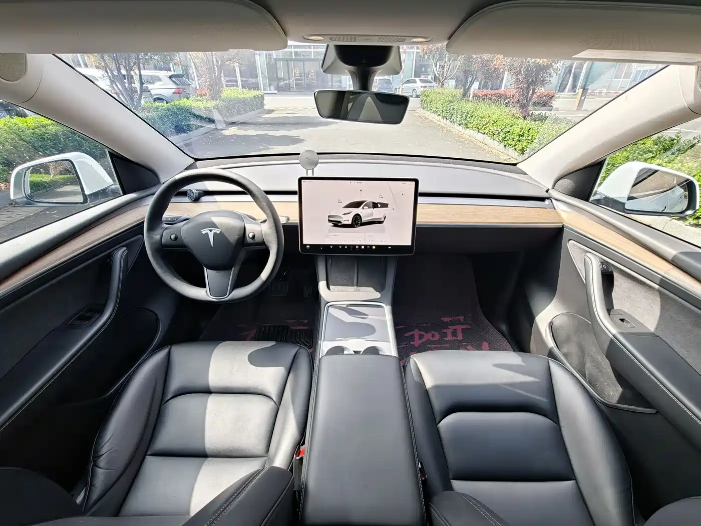 TESLA MODEL Y