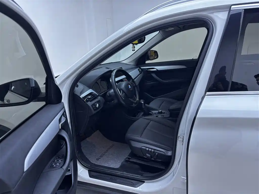 BMW X1 2019 sDrive20Li Leading Model фото 7