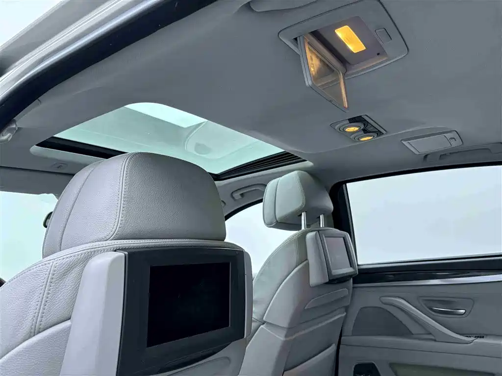 BMW 5 Series 2011 535Li Luxury фото 19