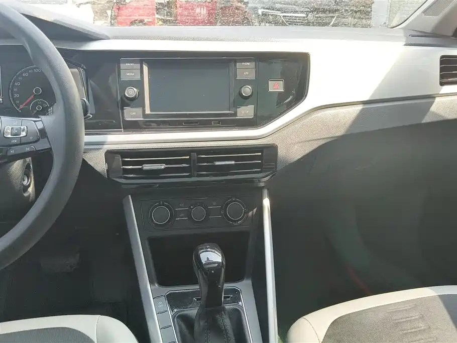 Volkswagen Polo 2019 Plus 1.5L Automatic Colorful Tech Edition фото 13
