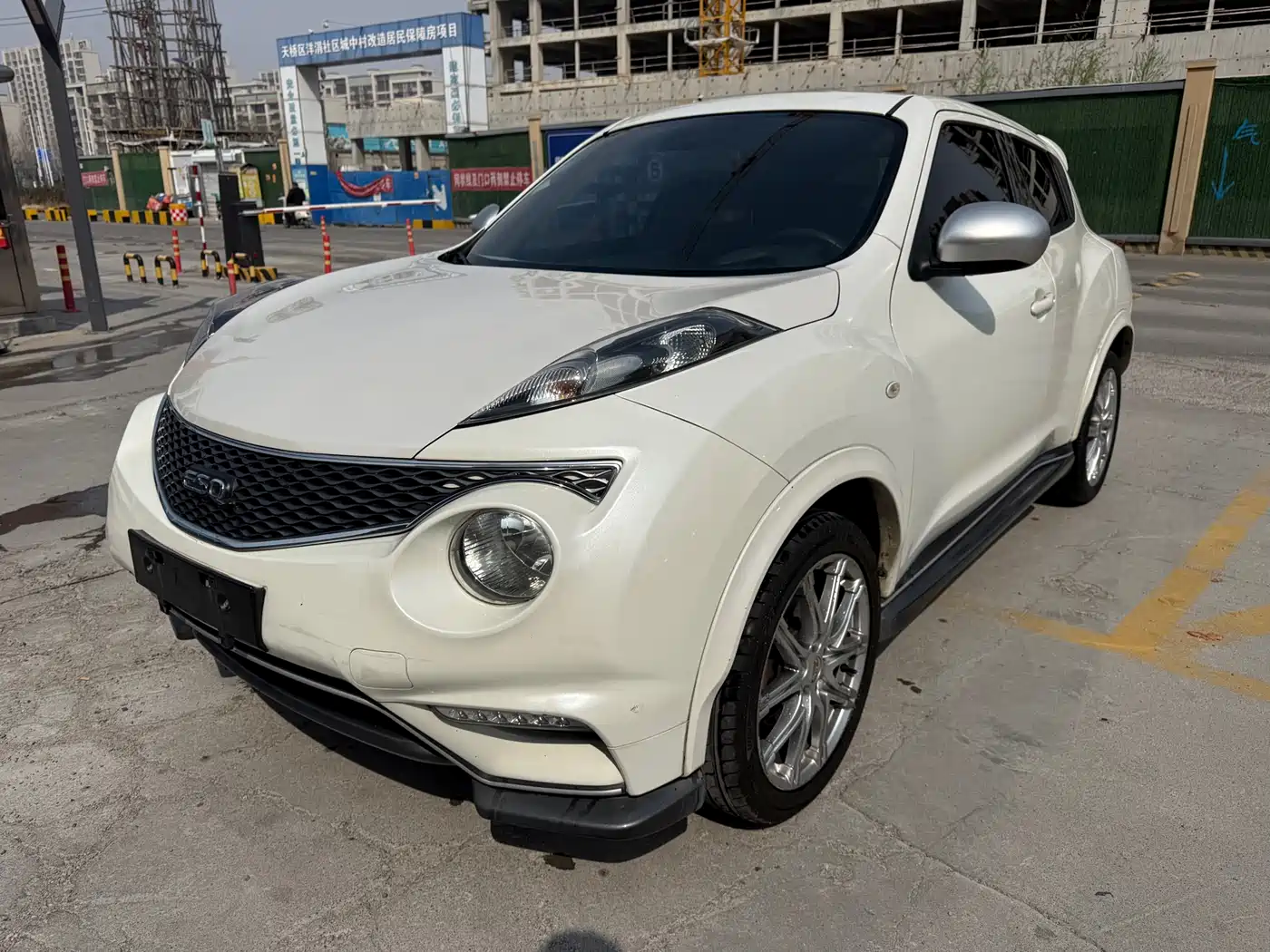 Infiniti ESQ 2015 2014 1.6L Premium Edition