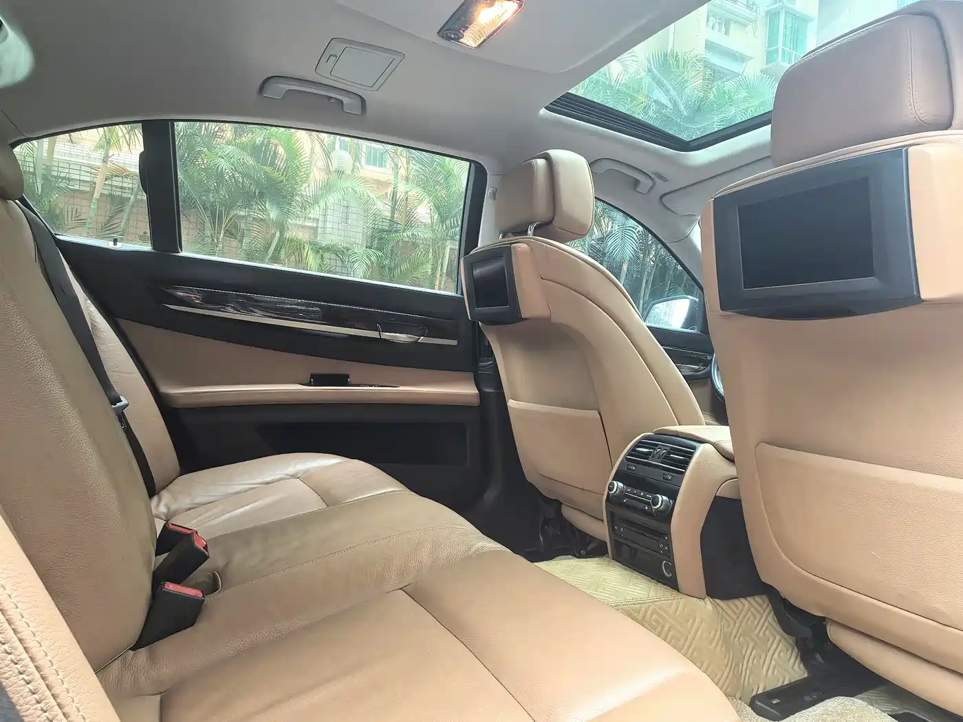 BMW 7 Series 2009 Model 740Li Leading Edition фото 8