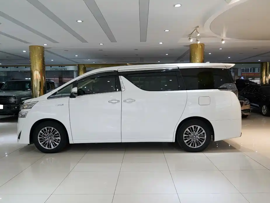 Фото 18 - Toyota Vellfire