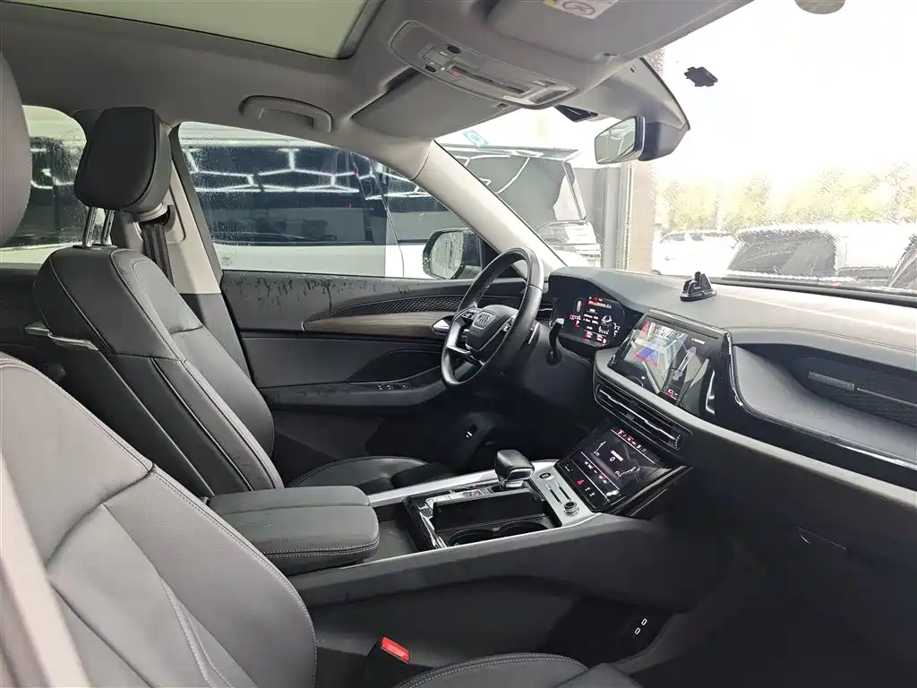 AUDI Q6