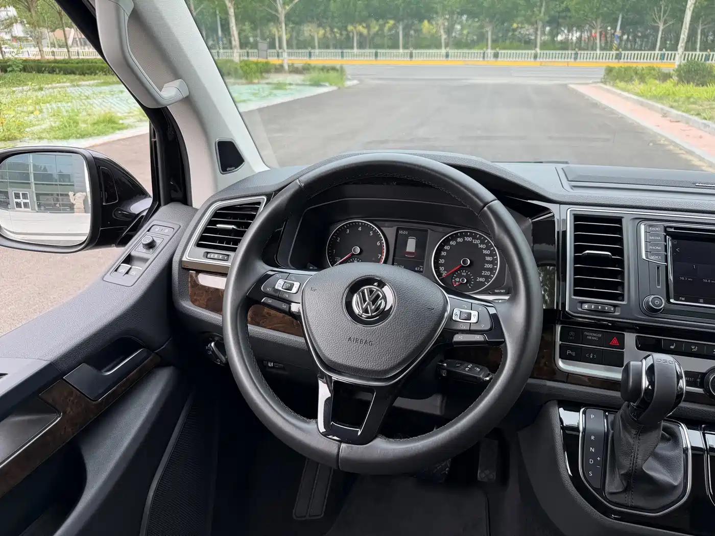 Volkswagen Multivan 2017 2018 2.0TSI 4WD Premium Edition 7-Seater