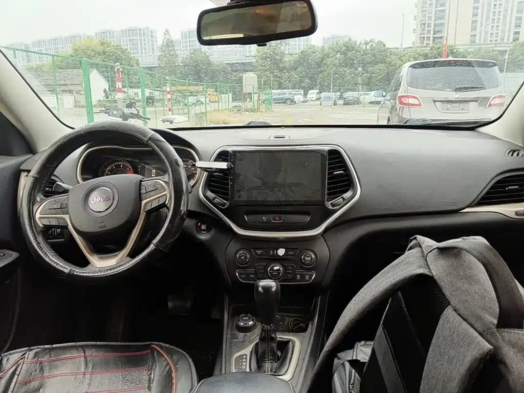 Photo 12 - Jeep Cherokee