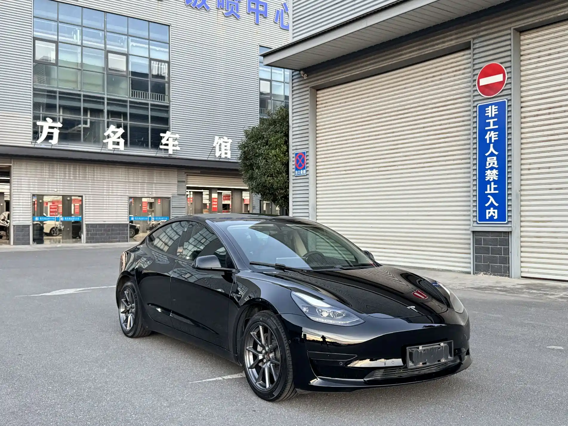 Фото 10 - Tesla Model 3