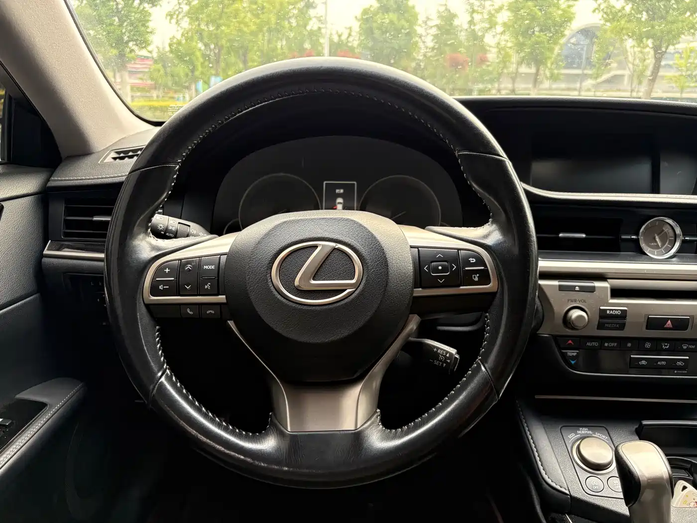 Lexus ES 2015 200 Elite Edition фото 13