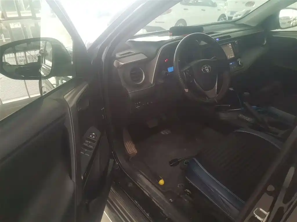 Toyota RAV4 Rongfang 2016 2.0L CVT 2WD Trend (China V) фото 12