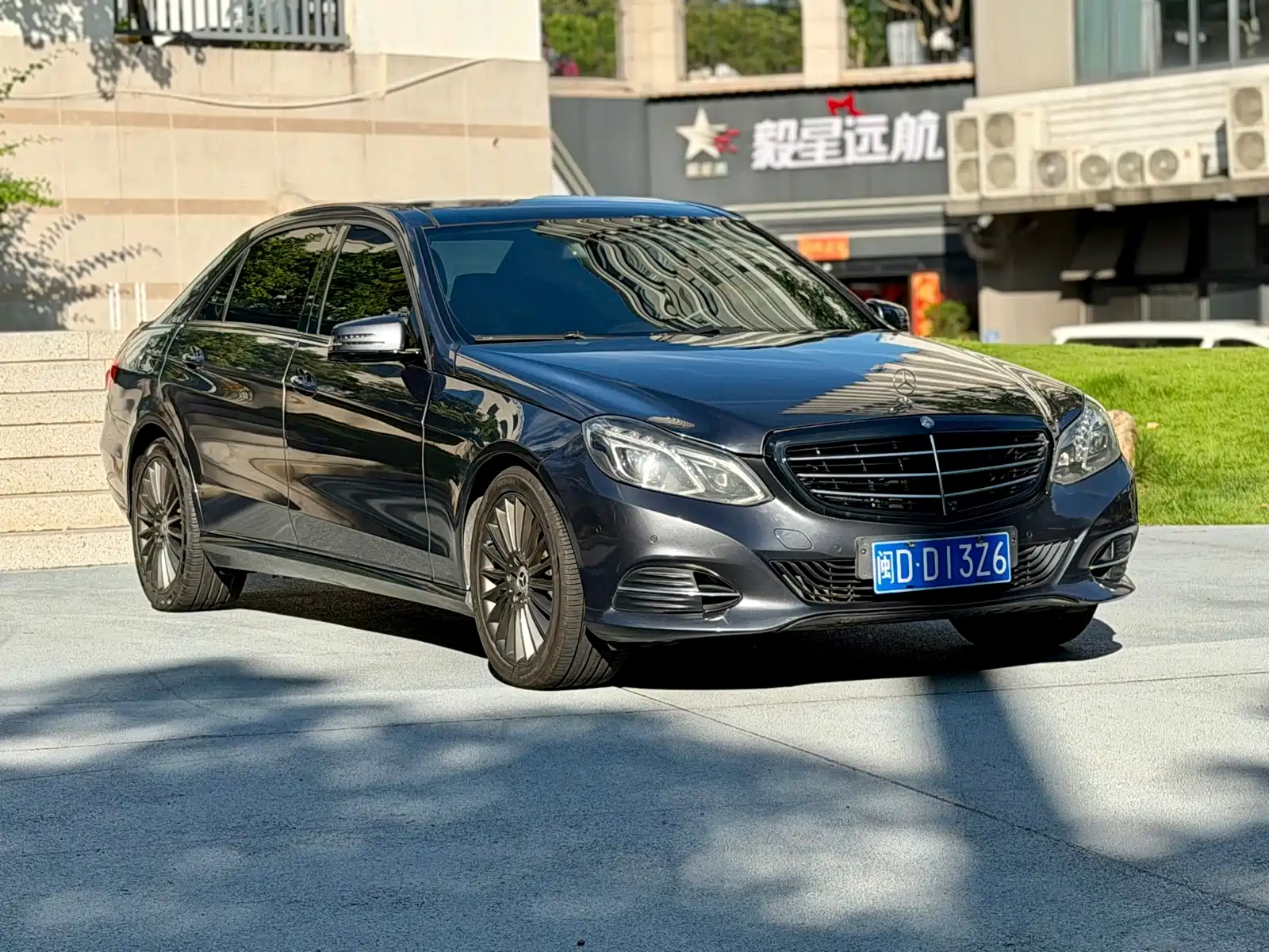 Фото 3 - Mercedes-Benz E-Class