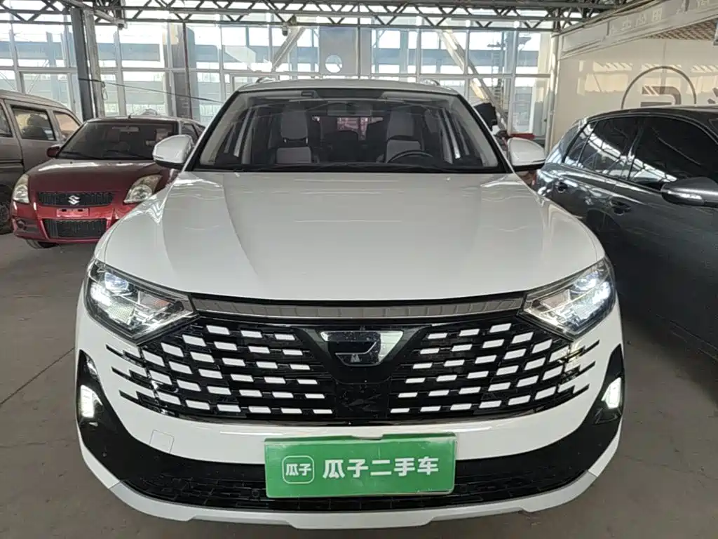 Photo 3 - Jetta VS7