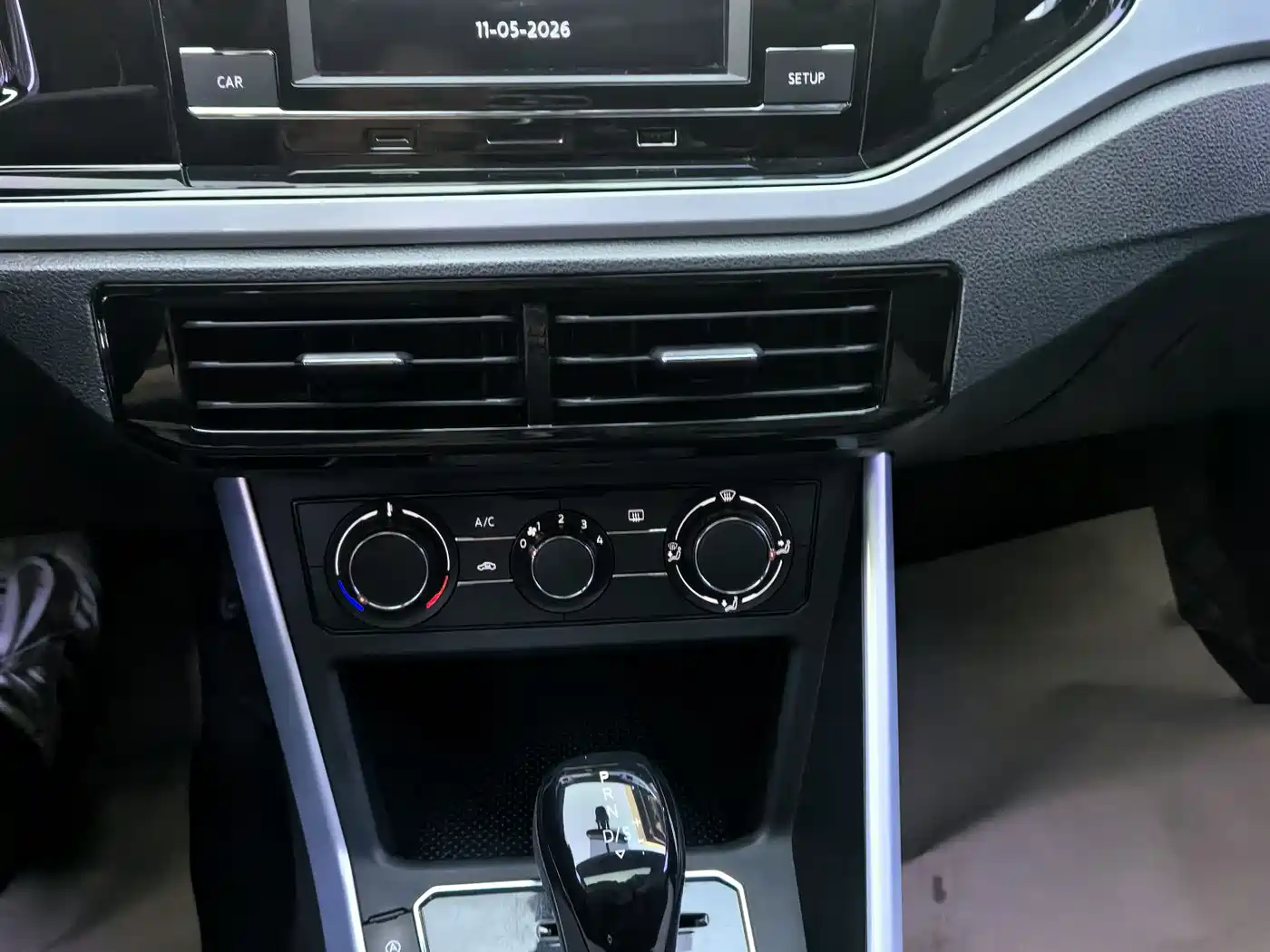 Volkswagen Polo 2019 Plus 1.5L Automatic Colorful Tech Edition фото 16