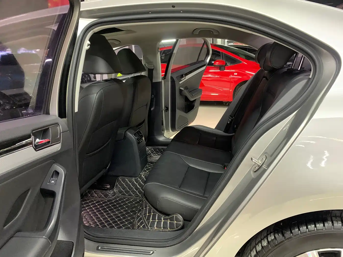 Volkswagen Sagitar 2018 280TSI DSG Comfort фото 8