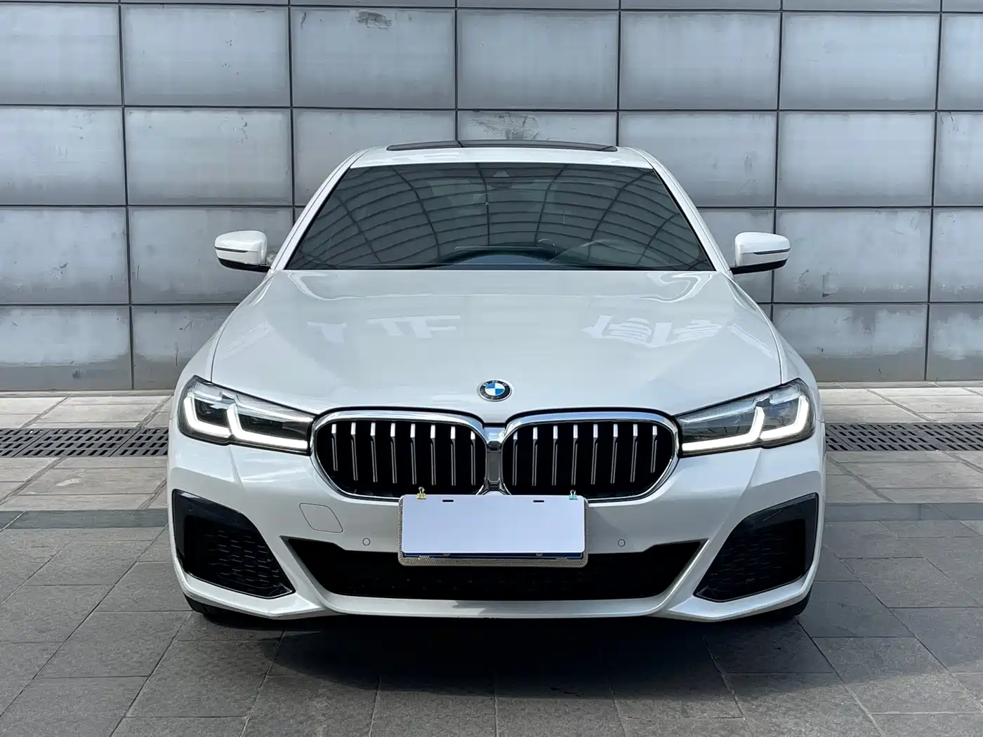 BMW 5 Series 2022 530Li Leading M Sport Package фото 2