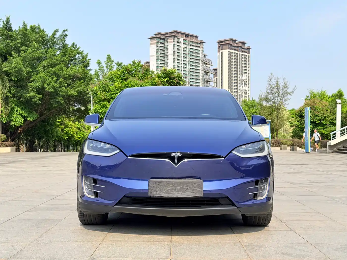 TESLA MODEL X