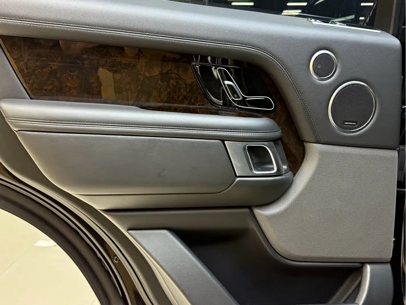 Photo 14 - Land Rover Range Rover