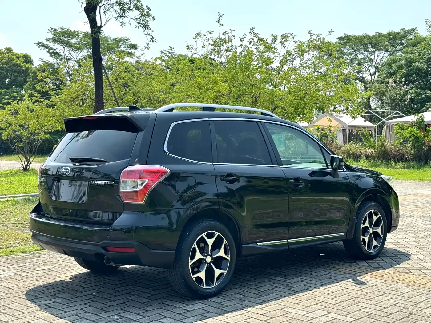 Subaru Forester 2015 2.0i Special Commemorative Edition фото 14