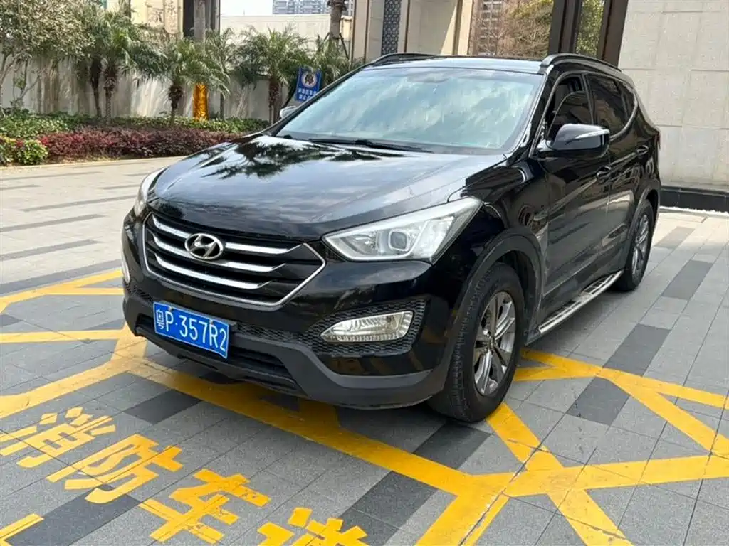 Hyundai Santa Fe 2013 Model 2.4L Automatic 2WD Comfort