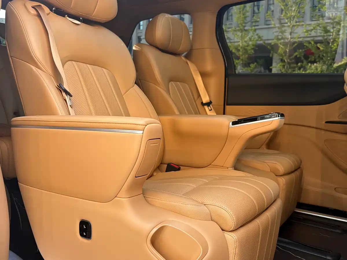 Voyah Auto Voyah Dreamer 2025 PHEV AWD Excellent Kunpeng Edition фото 10