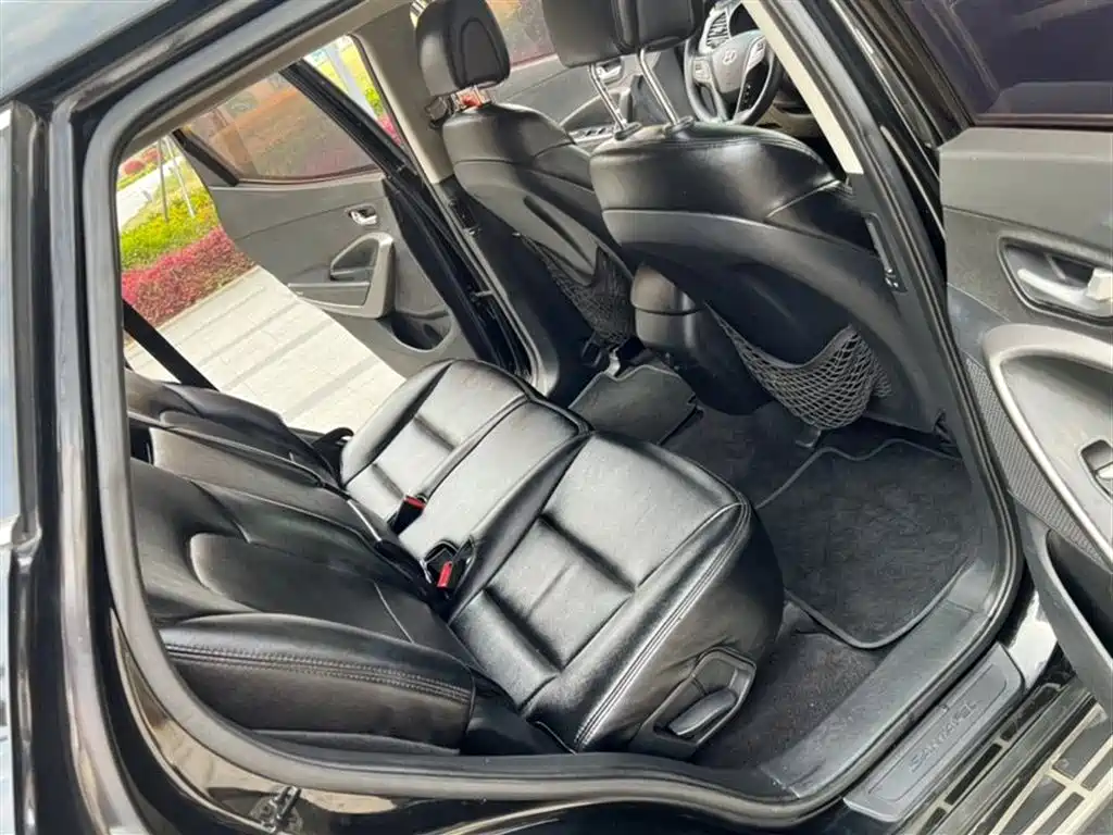 Hyundai Santa Fe 2013 Model 2.4L Automatic 2WD Comfort фото 9