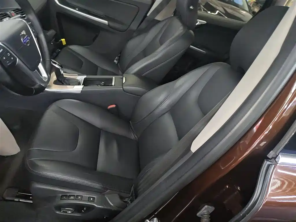 Фото 7 - Volvo XC60