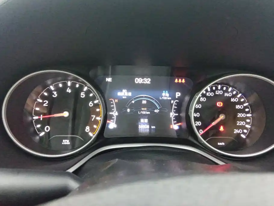 Фото 14 - Jeep Compass