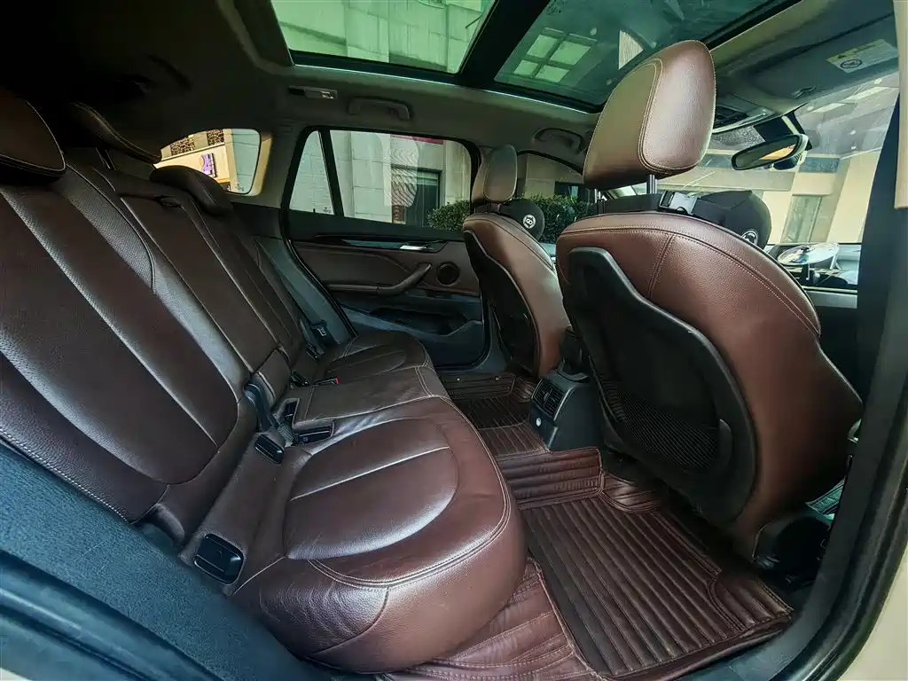 BMW X1 2018 sDrive18Li Premium Model фото 21
