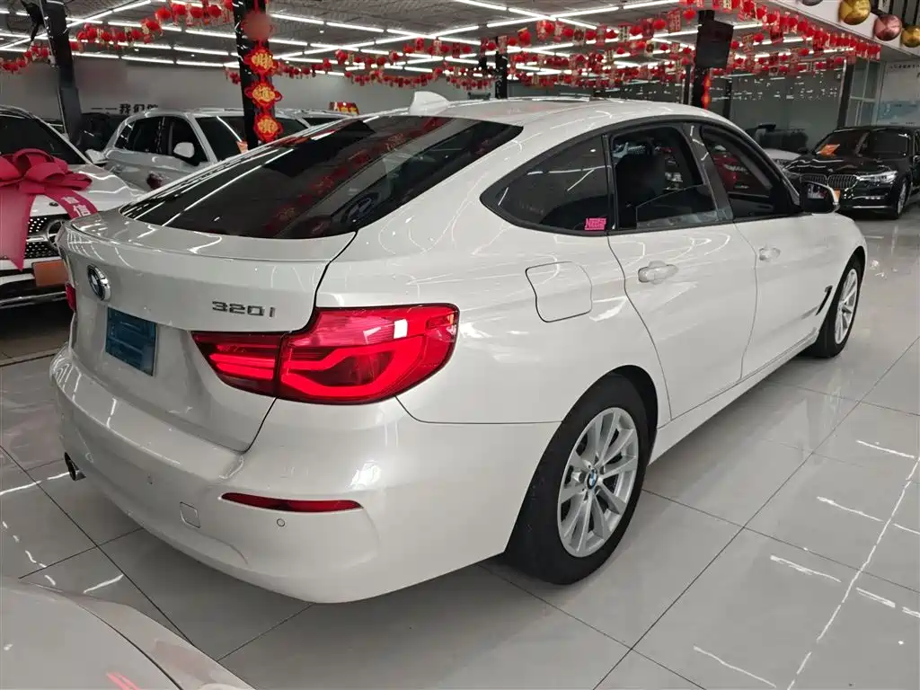 BMW 3 Series GT 2017 320i Fashion фото 7