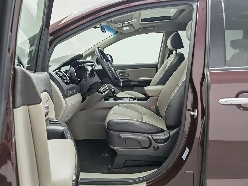 Kia Carnival (Import) 2015 3.3GDI Luxury (China V) фото 10